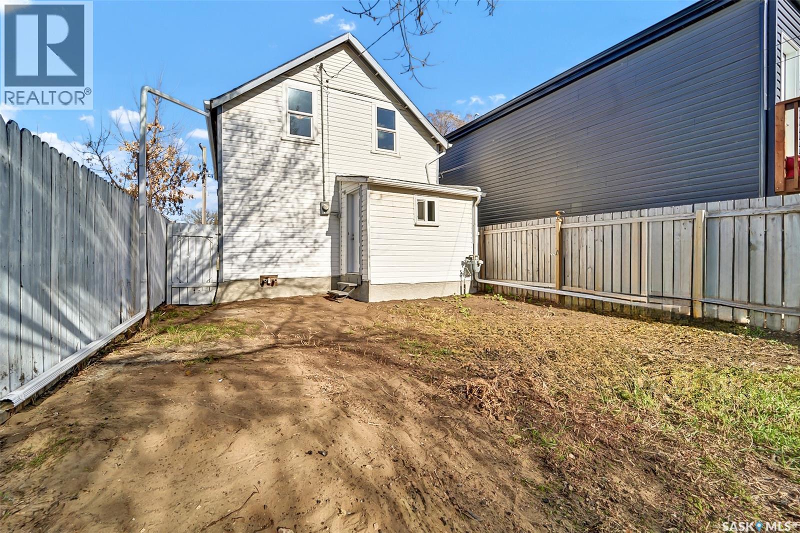 705 L Avenue S, Saskatoon, Saskatchewan  S7M 2H8 - Photo 36 - SK004498