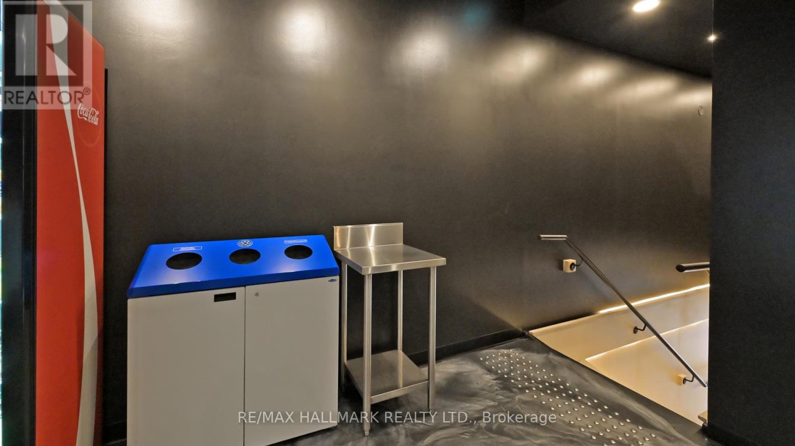 2nd Fl - 329 Yonge Street, Toronto, Ontario  M5B 1R7 - Photo 7 - C12414743