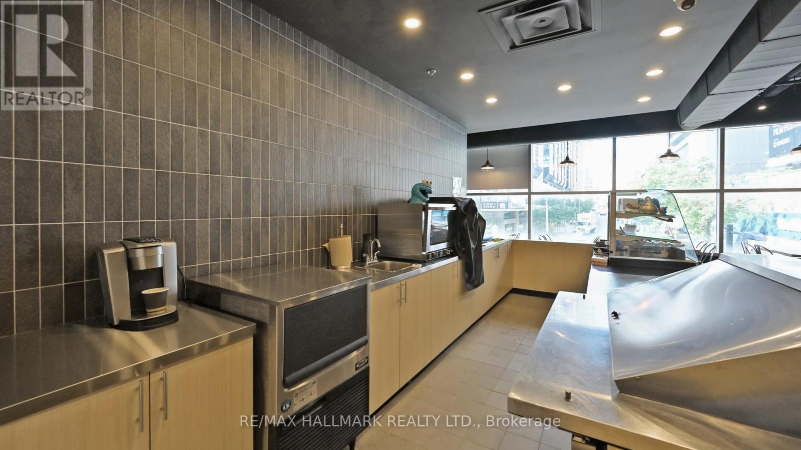 2nd Fl - 329 Yonge Street, Toronto, Ontario  M5B 1R7 - Photo 14 - C12414743
