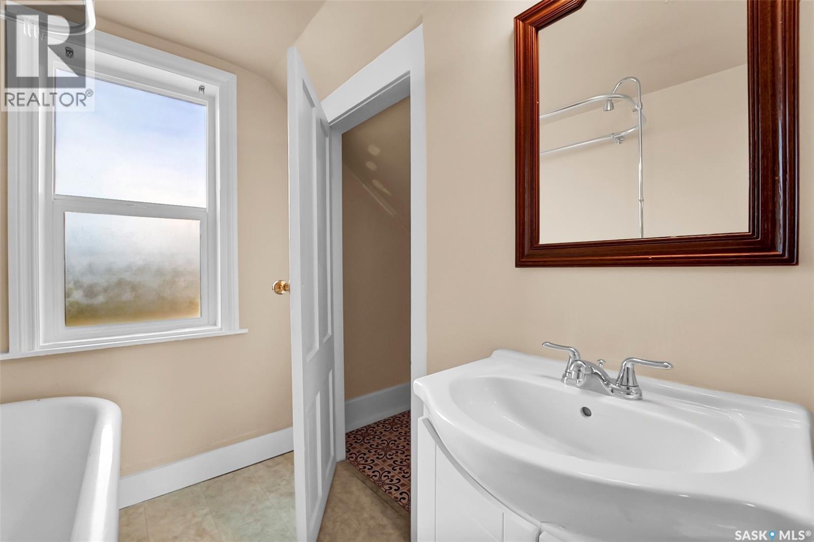 705 L Avenue S, Saskatoon, Saskatchewan  S7M 2H8 - Photo 27 - SK004498