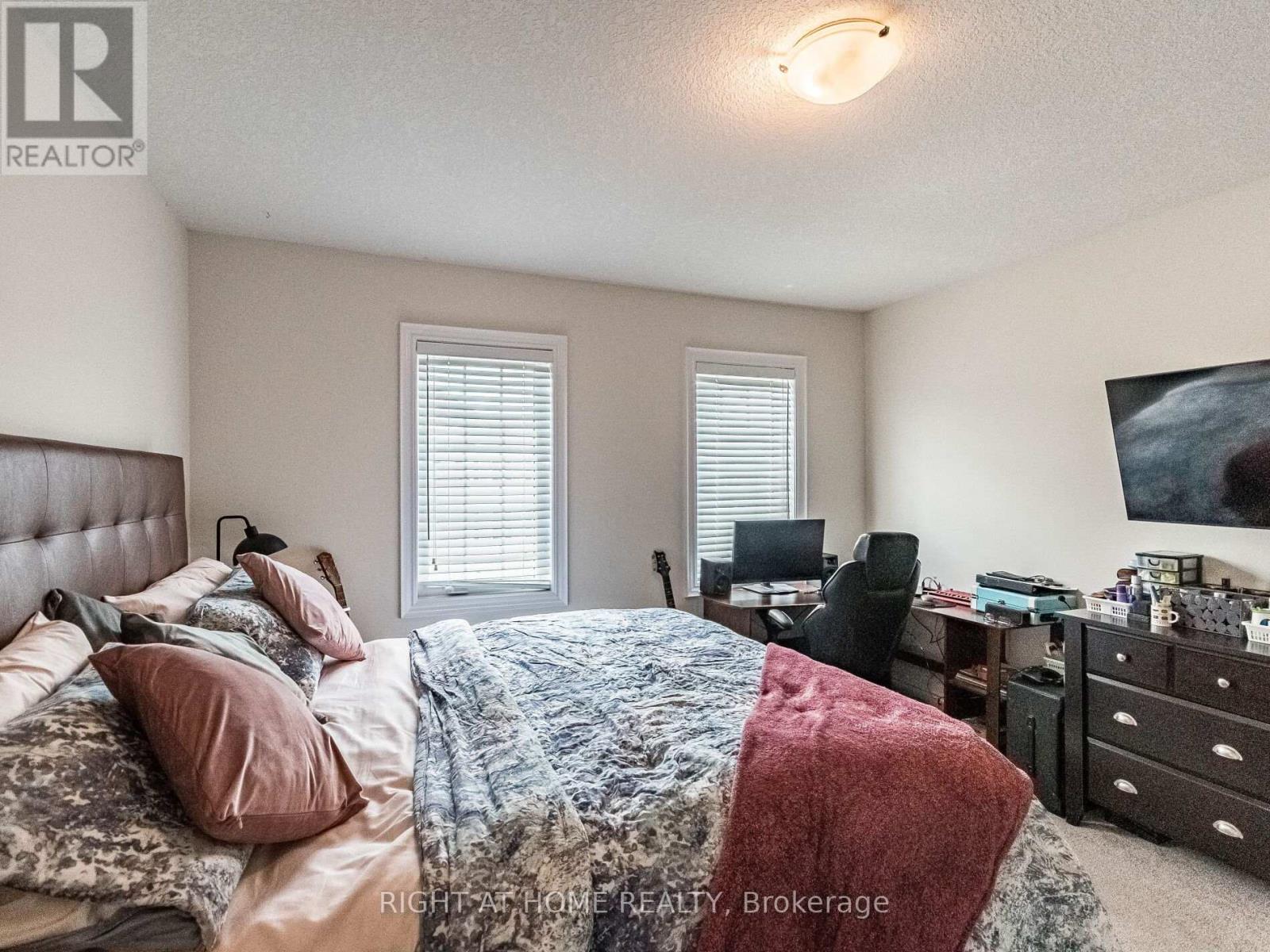 8779 Chickory Trail, Niagara Falls, Ontario  L2H 3S4 - Photo 30 - X12416370