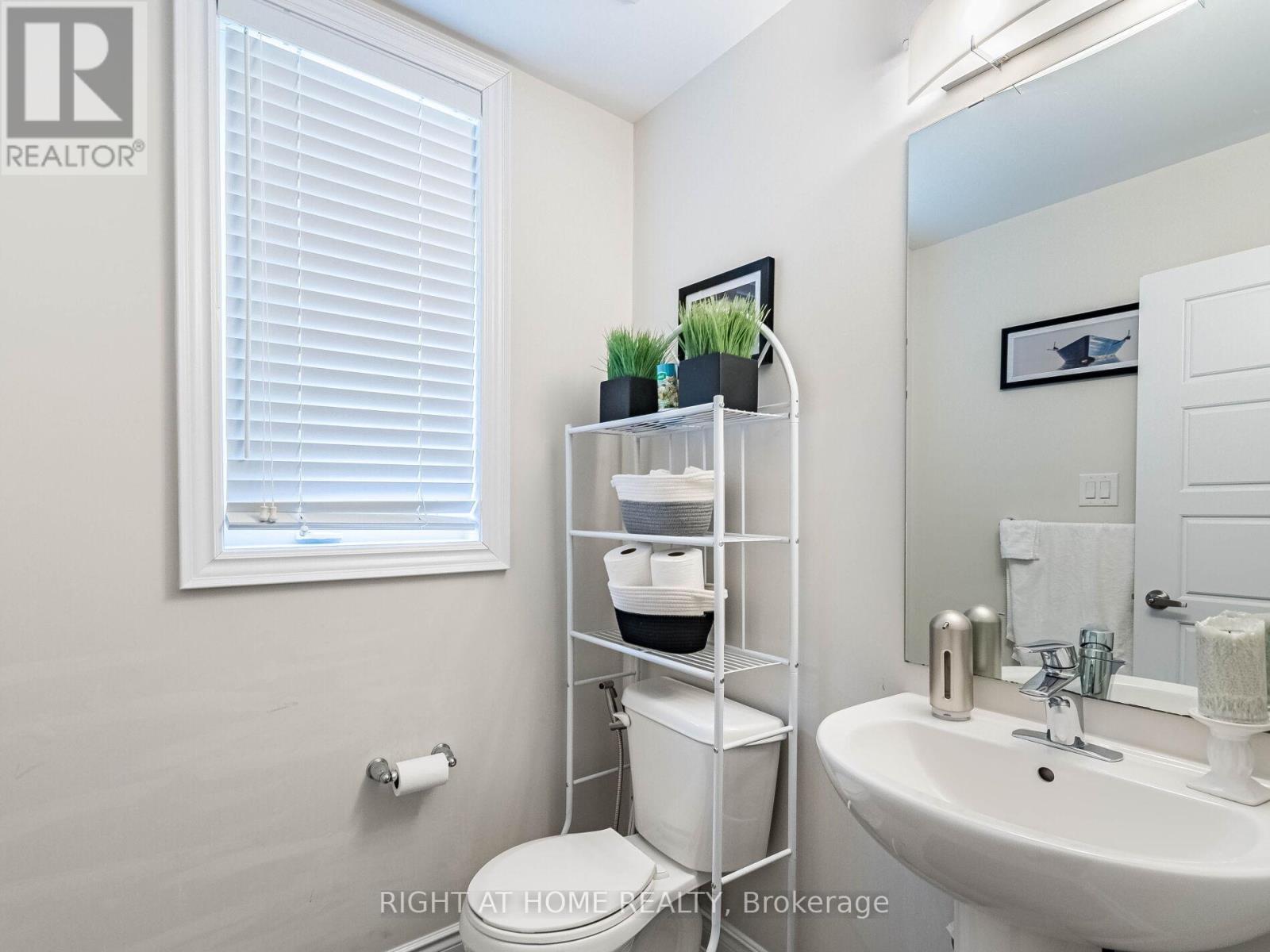 8779 Chickory Trail, Niagara Falls, Ontario  L2H 3S4 - Photo 5 - X12416370
