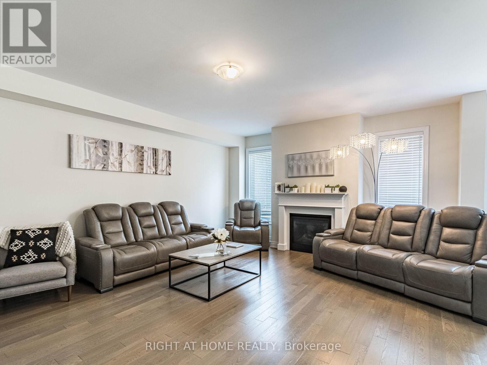 8779 Chickory Trail, Niagara Falls, Ontario  L2H 3S4 - Photo 9 - X12416370