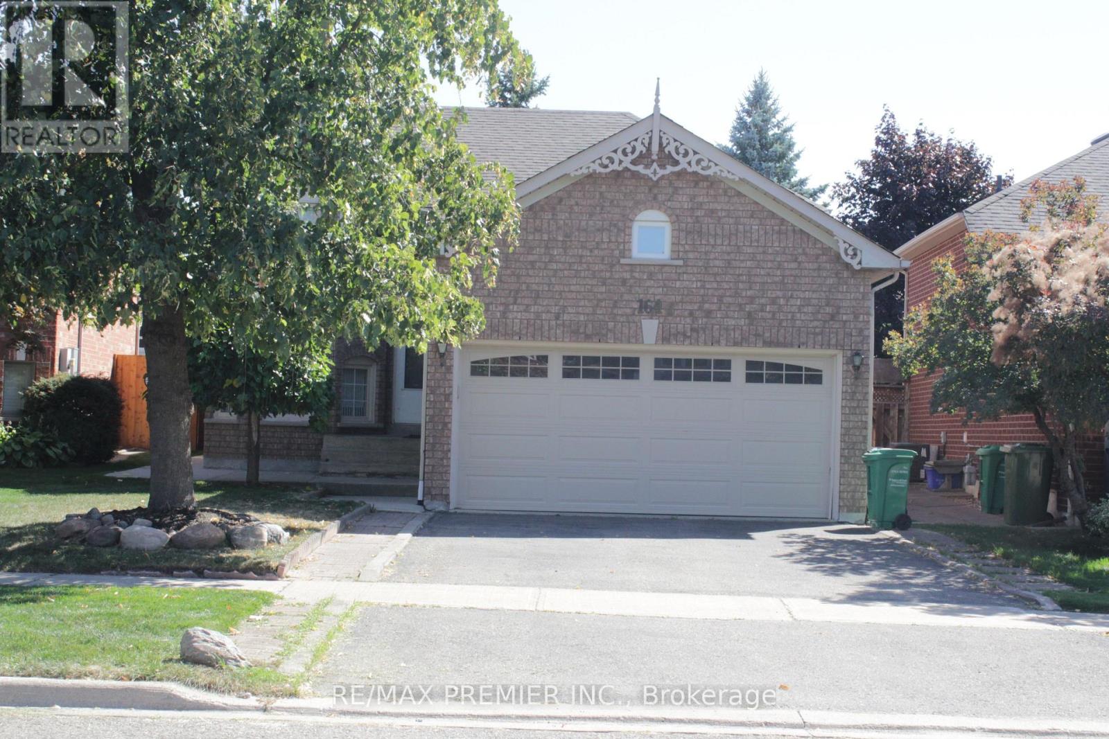 164 Royal Valley Drive, Caledon, Ontario  L7C 1B7 - Photo 3 - W12413414