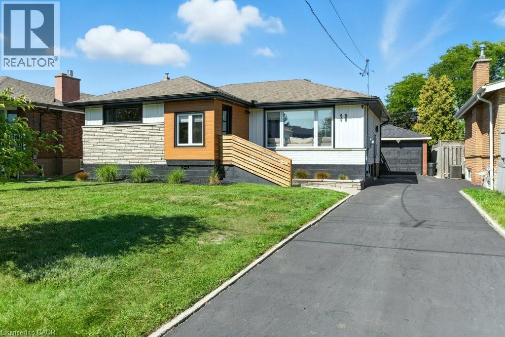 30 CLOKE Court, Hamilton, Ontario