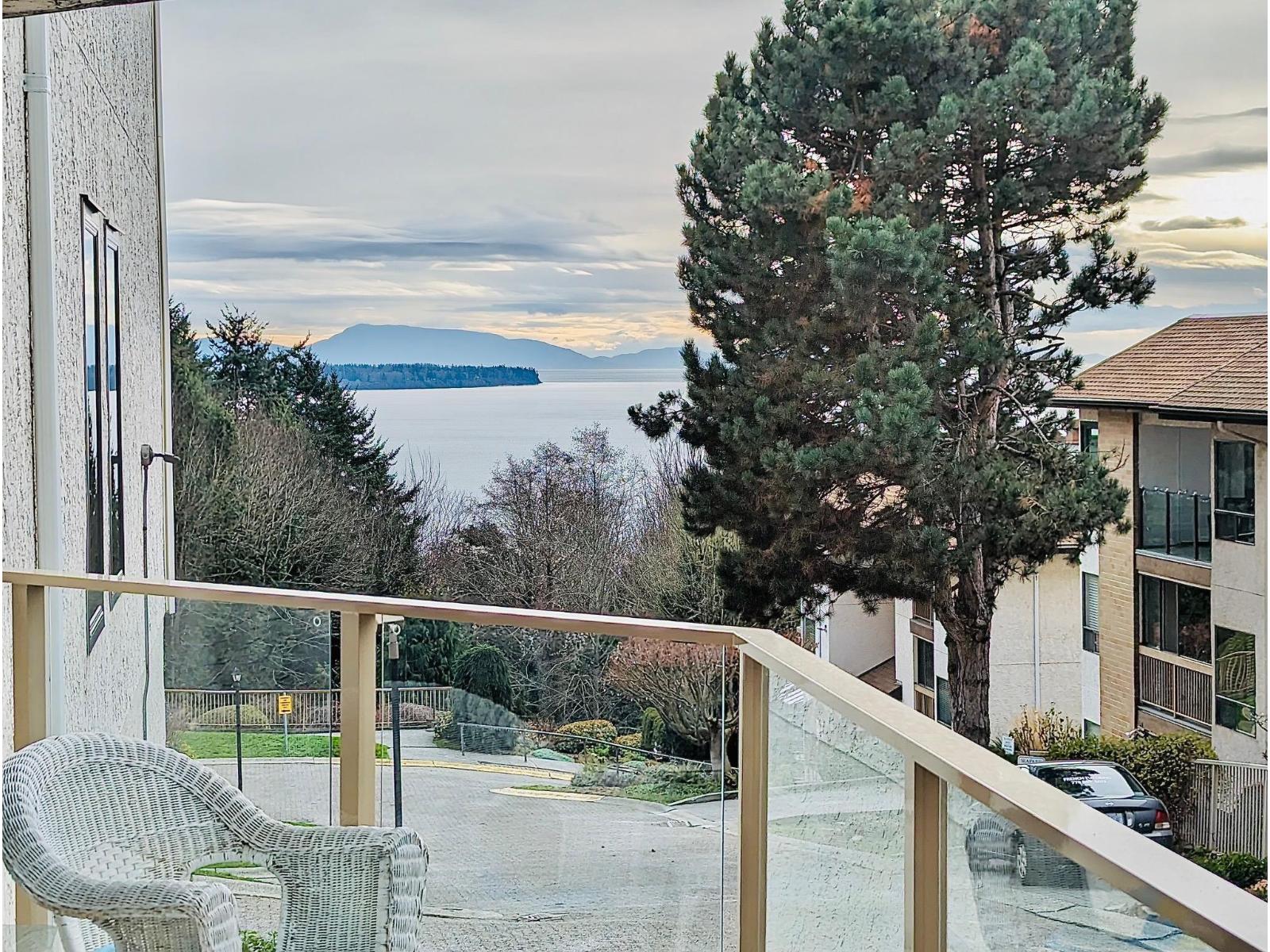 519 1350 VIDAL STREET, White Rock, British Columbia