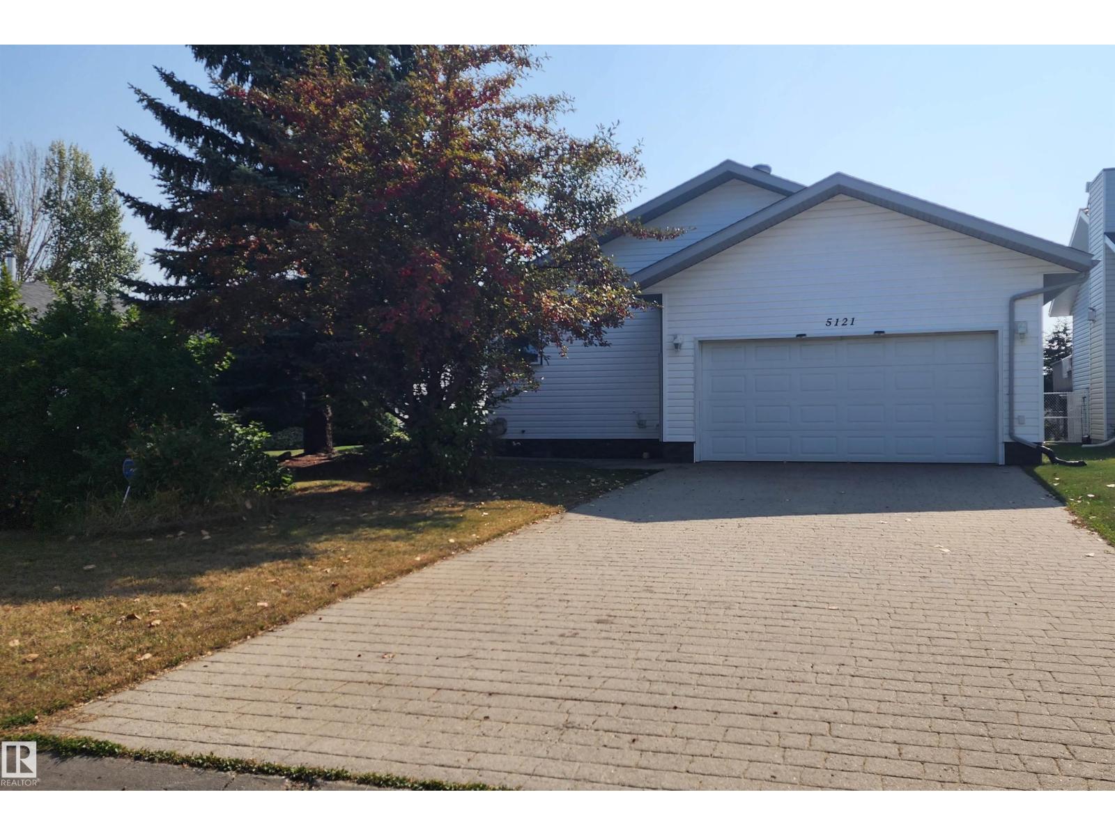 5121 59 AV, Elk Point, Alberta