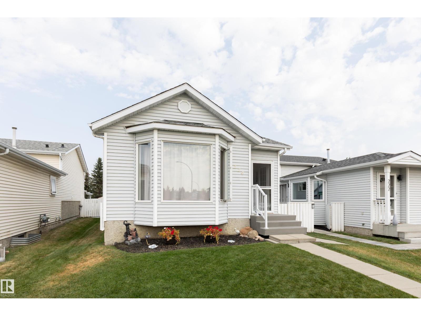 224 Kirkwood Av Nw, Edmonton, Alberta  T6L 5A8 - Photo 3 - E4457439