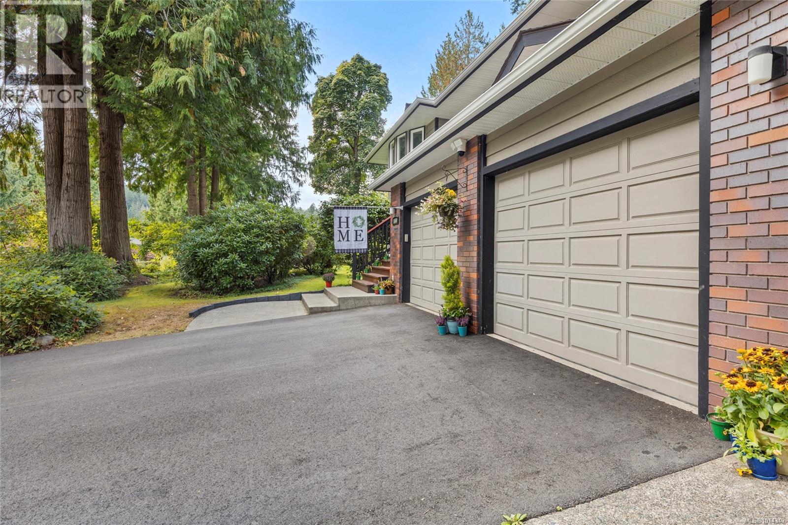 Property at 1650 Stuart Park Terr image 3