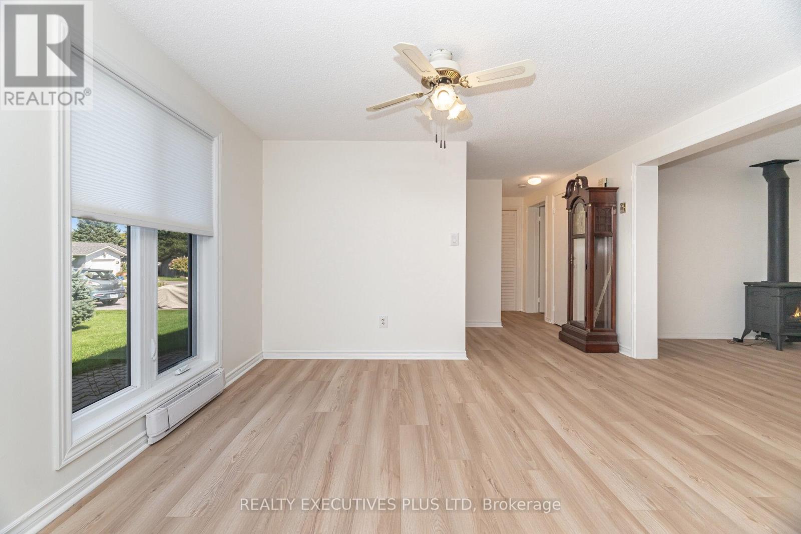 3 Hickory Court, New Tecumseth, Ontario  L0G 1W0 - Photo 10 - N12416422
