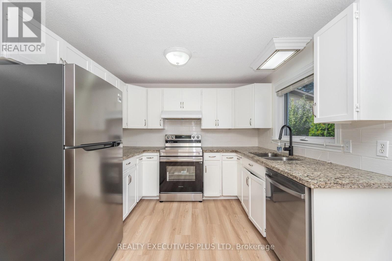 3 Hickory Court, New Tecumseth, Ontario  L0G 1W0 - Photo 12 - N12416422