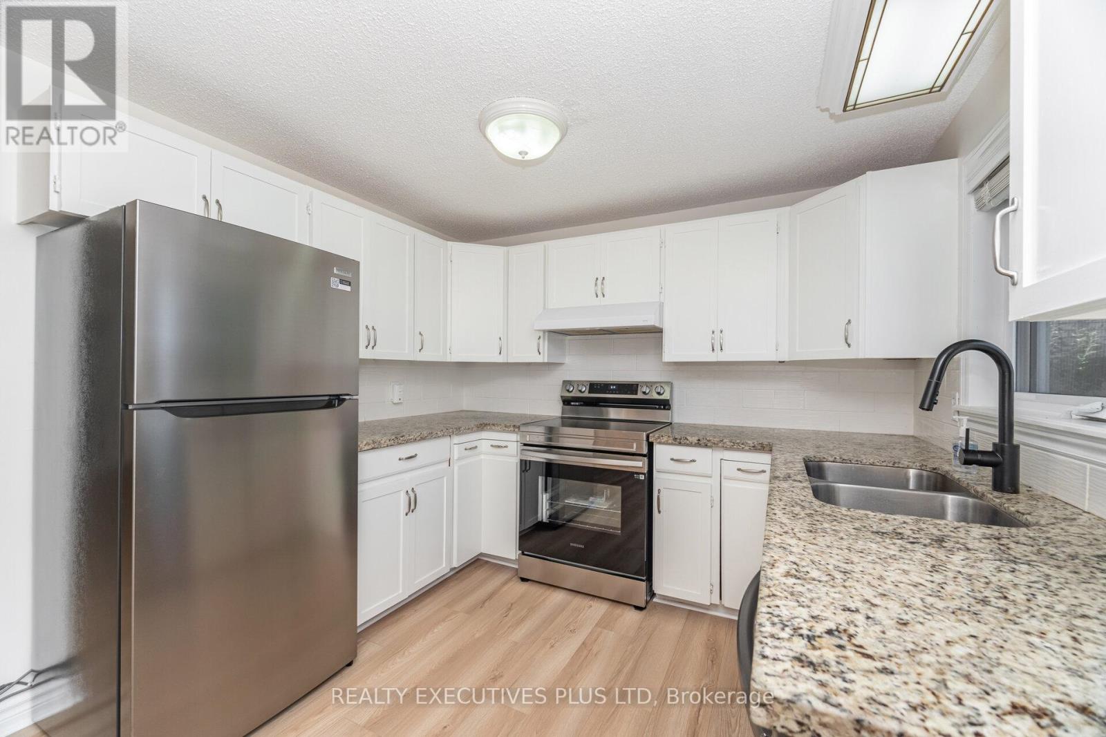 3 Hickory Court, New Tecumseth, Ontario  L0G 1W0 - Photo 13 - N12416422