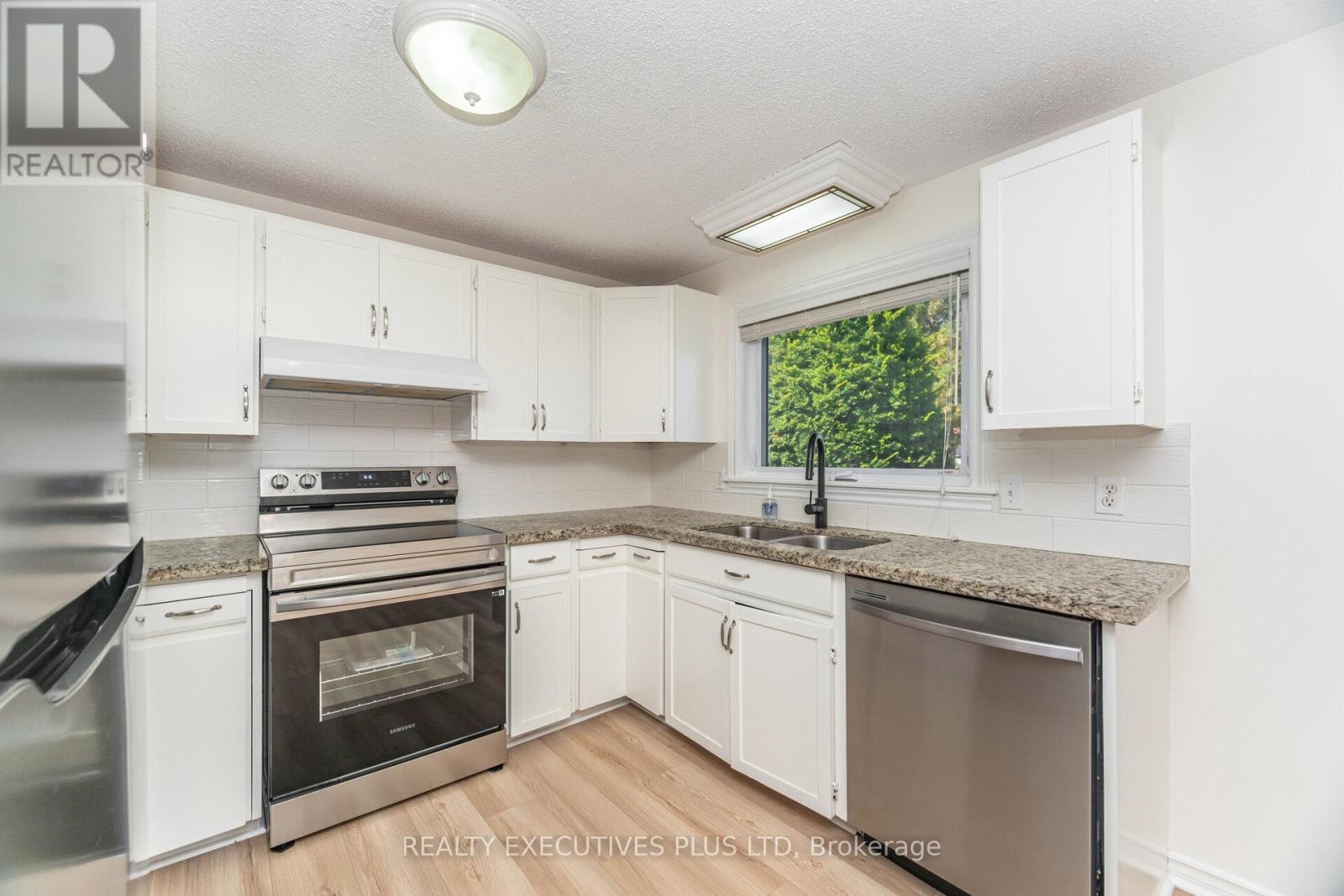 3 Hickory Court, New Tecumseth, Ontario  L0G 1W0 - Photo 14 - N12416422