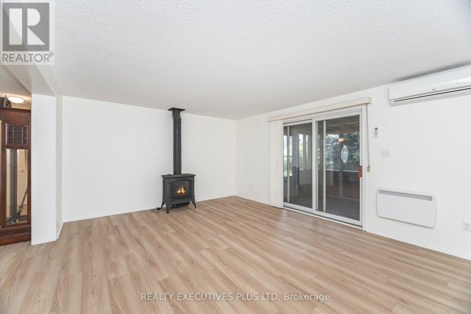3 Hickory Court, New Tecumseth, Ontario  L0G 1W0 - Photo 17 - N12416422