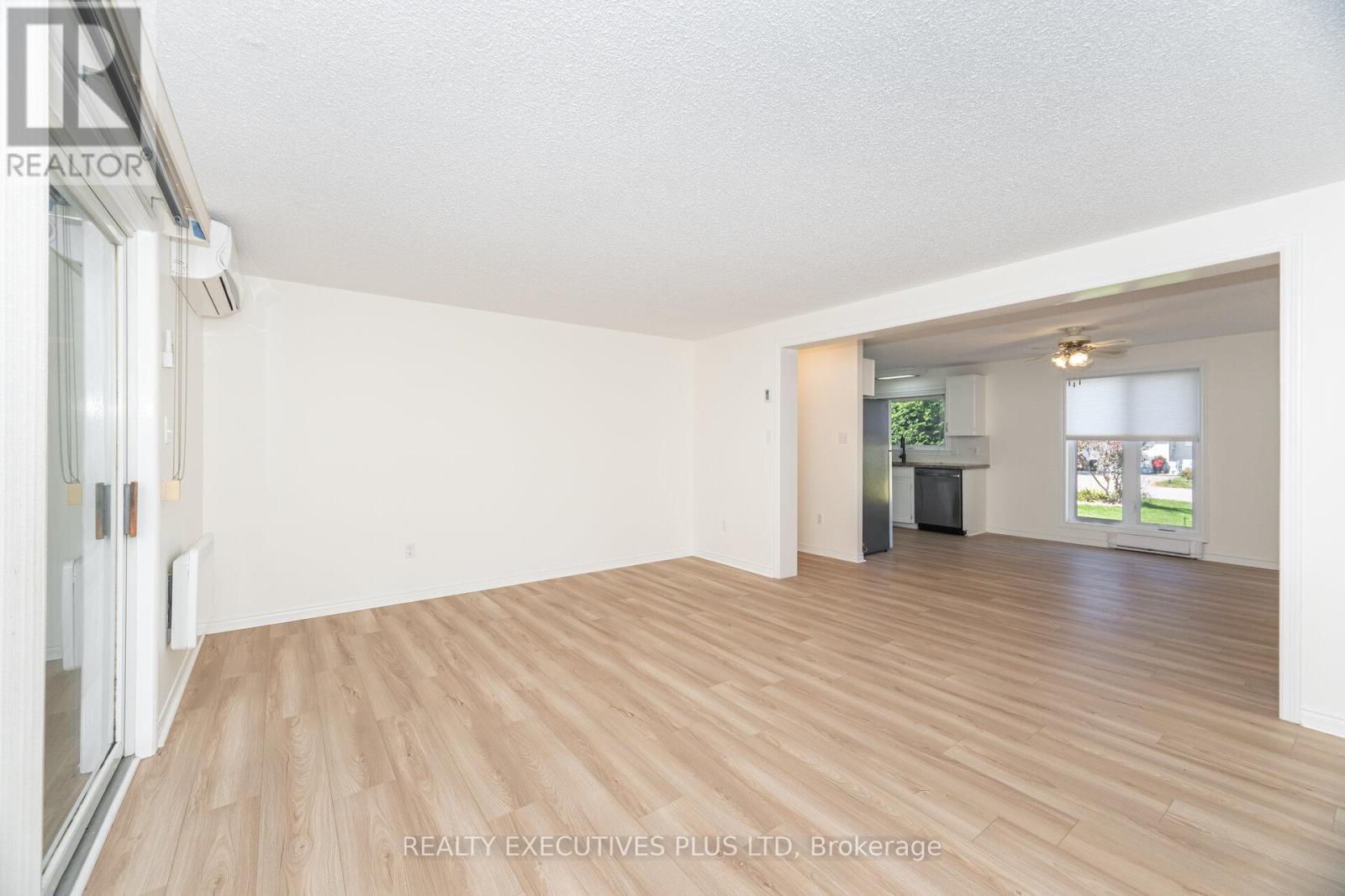 3 Hickory Court, New Tecumseth, Ontario  L0G 1W0 - Photo 19 - N12416422