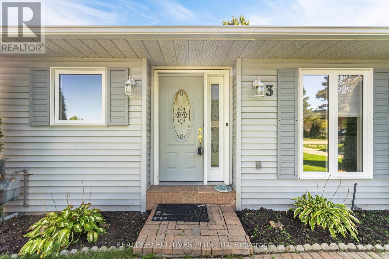 3 Hickory Court, New Tecumseth, Ontario  L0G 1W0 - Photo 6 - N12416422