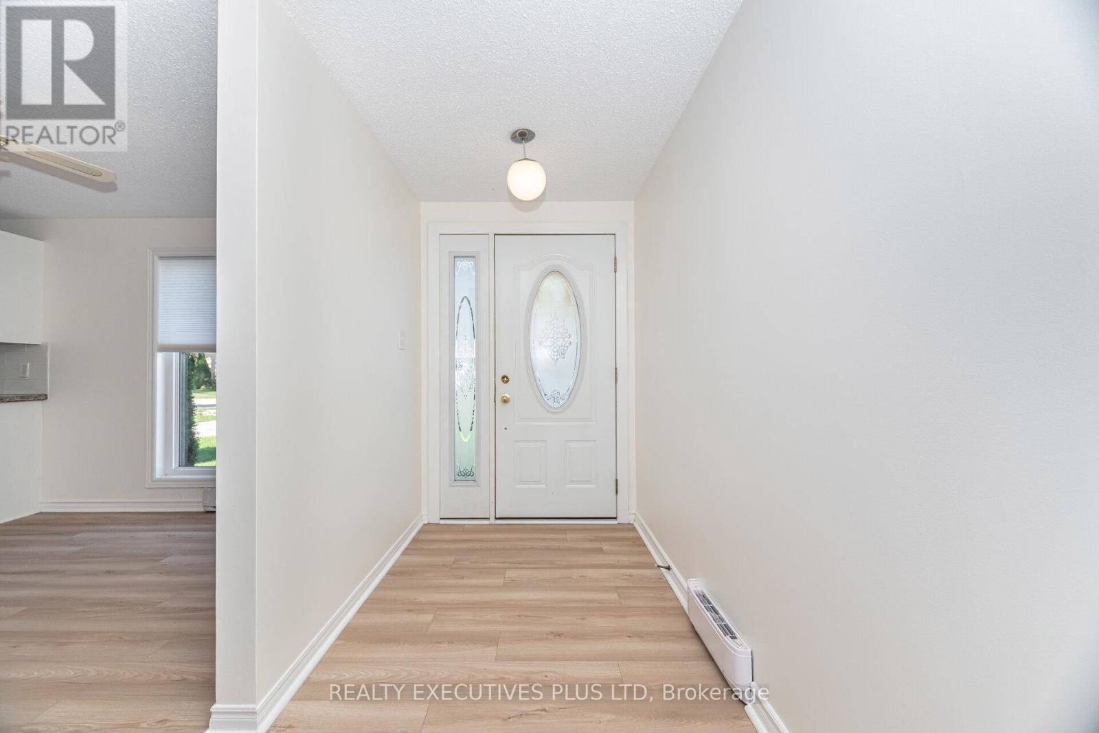 3 Hickory Court, New Tecumseth, Ontario  L0G 1W0 - Photo 7 - N12416422