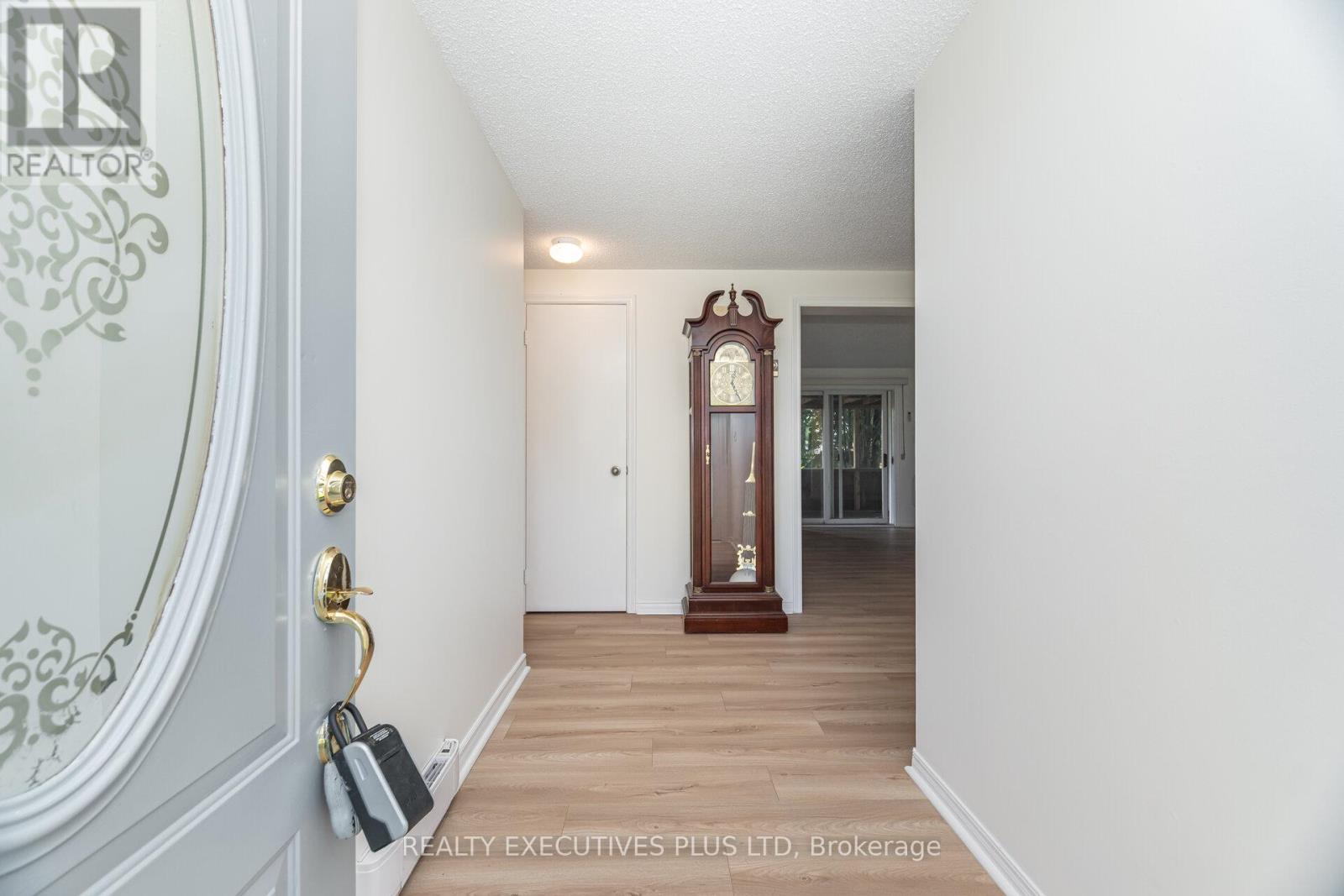 3 Hickory Court, New Tecumseth, Ontario  L0G 1W0 - Photo 8 - N12416422