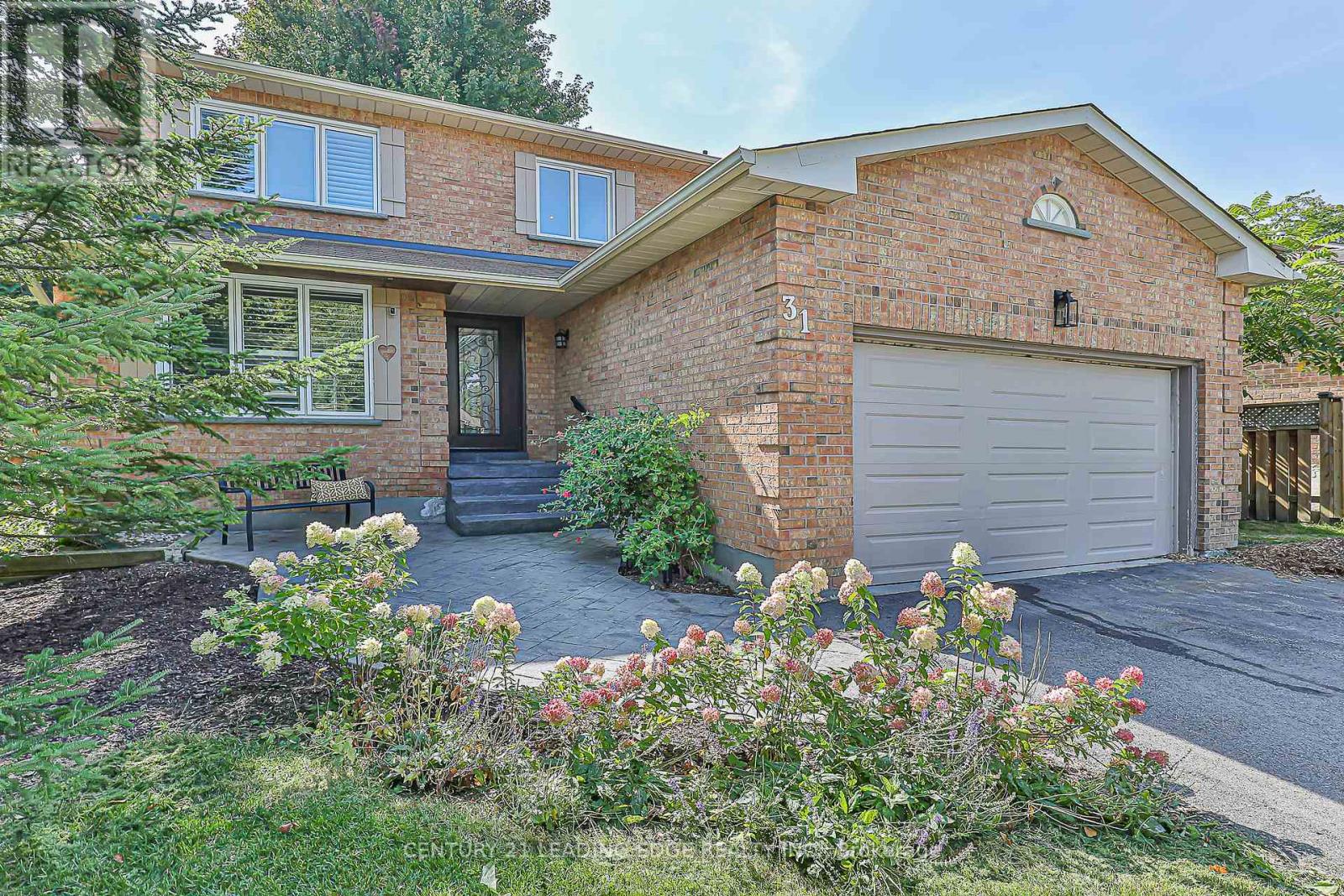 31 Twelve Oaks Drive, Aurora, Ontario  L4G 6J5 - Photo 1 - N12416452