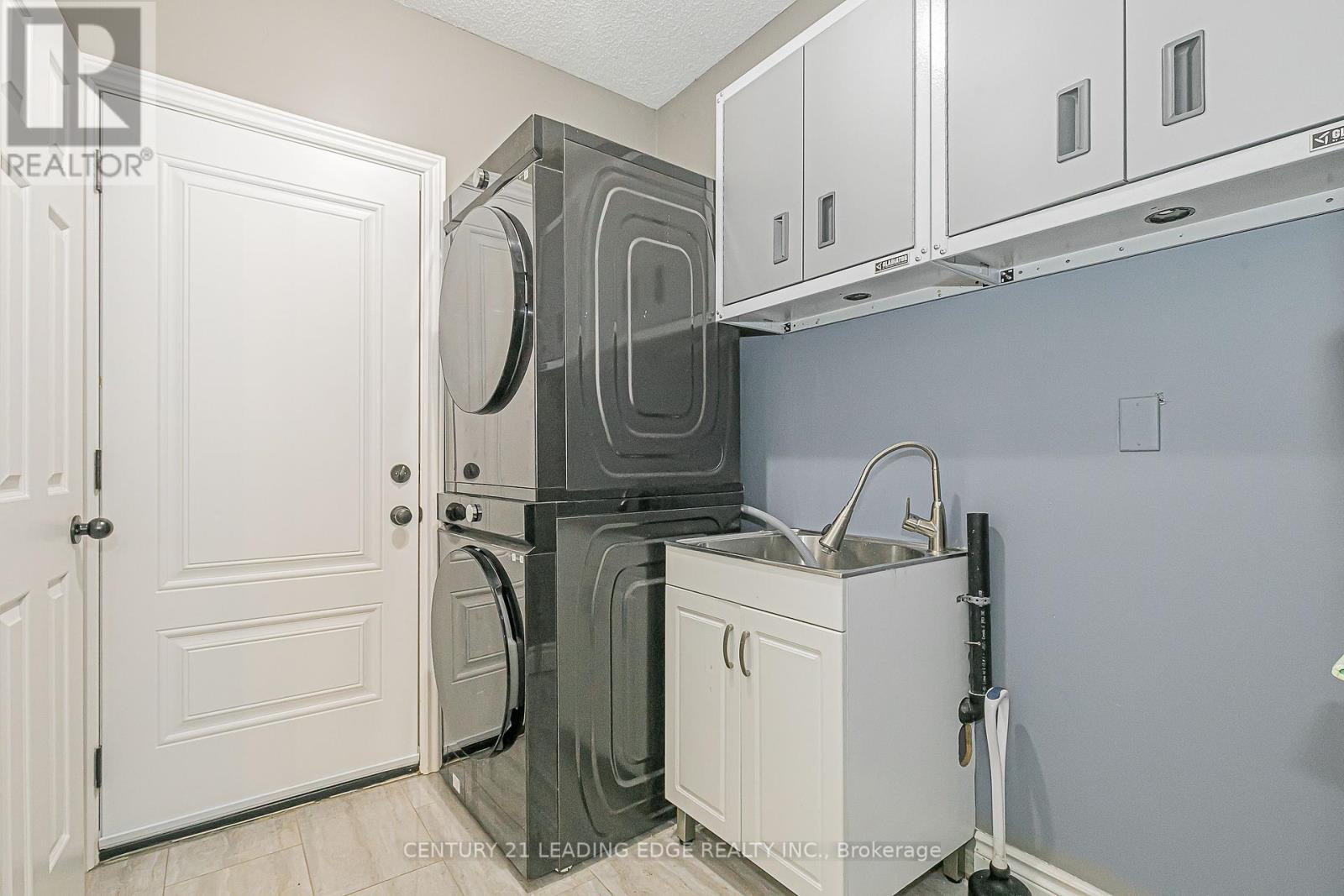 31 Twelve Oaks Drive, Aurora, Ontario  L4G 6J5 - Photo 18 - N12416452