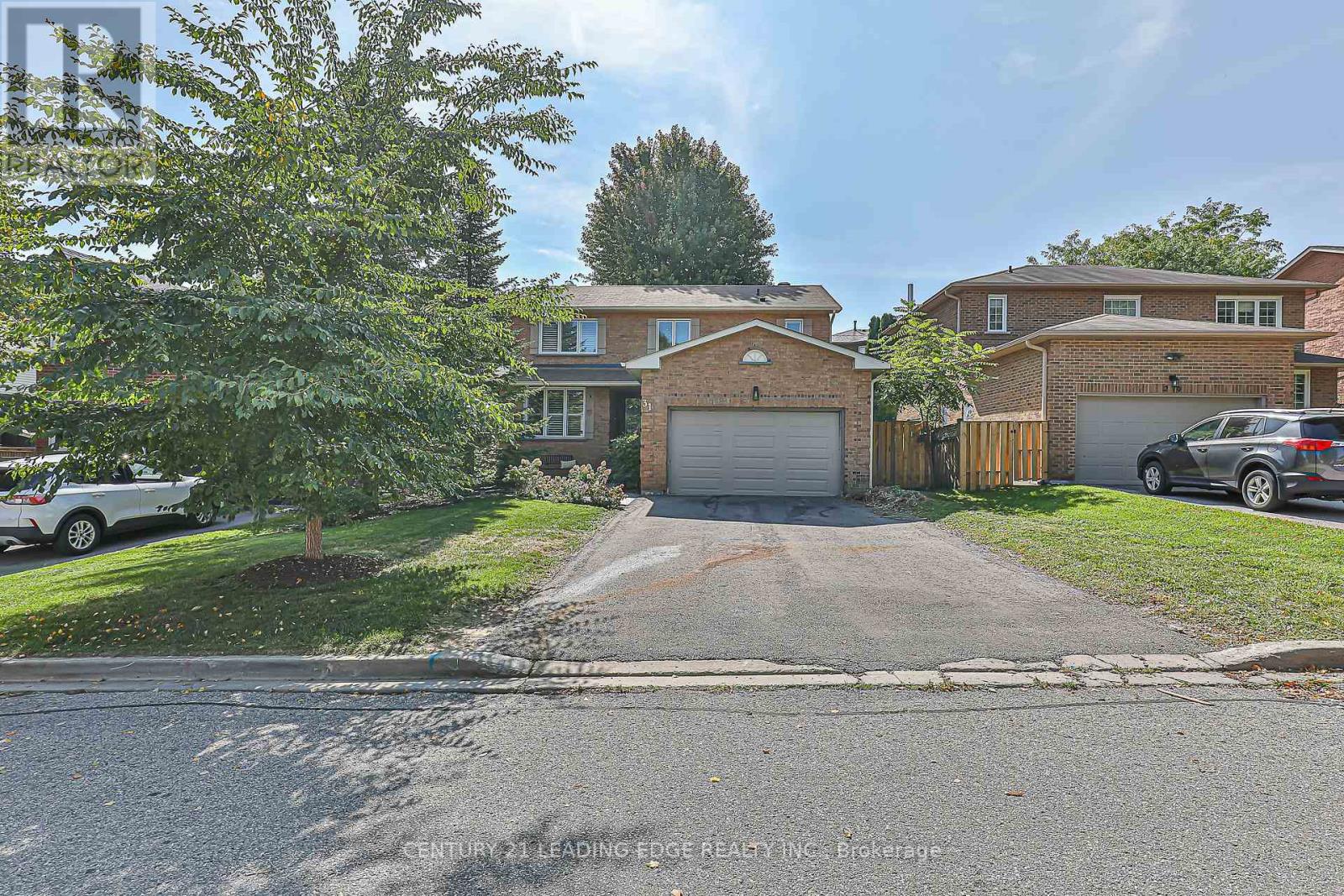 31 Twelve Oaks Drive, Aurora, Ontario  L4G 6J5 - Photo 2 - N12416452