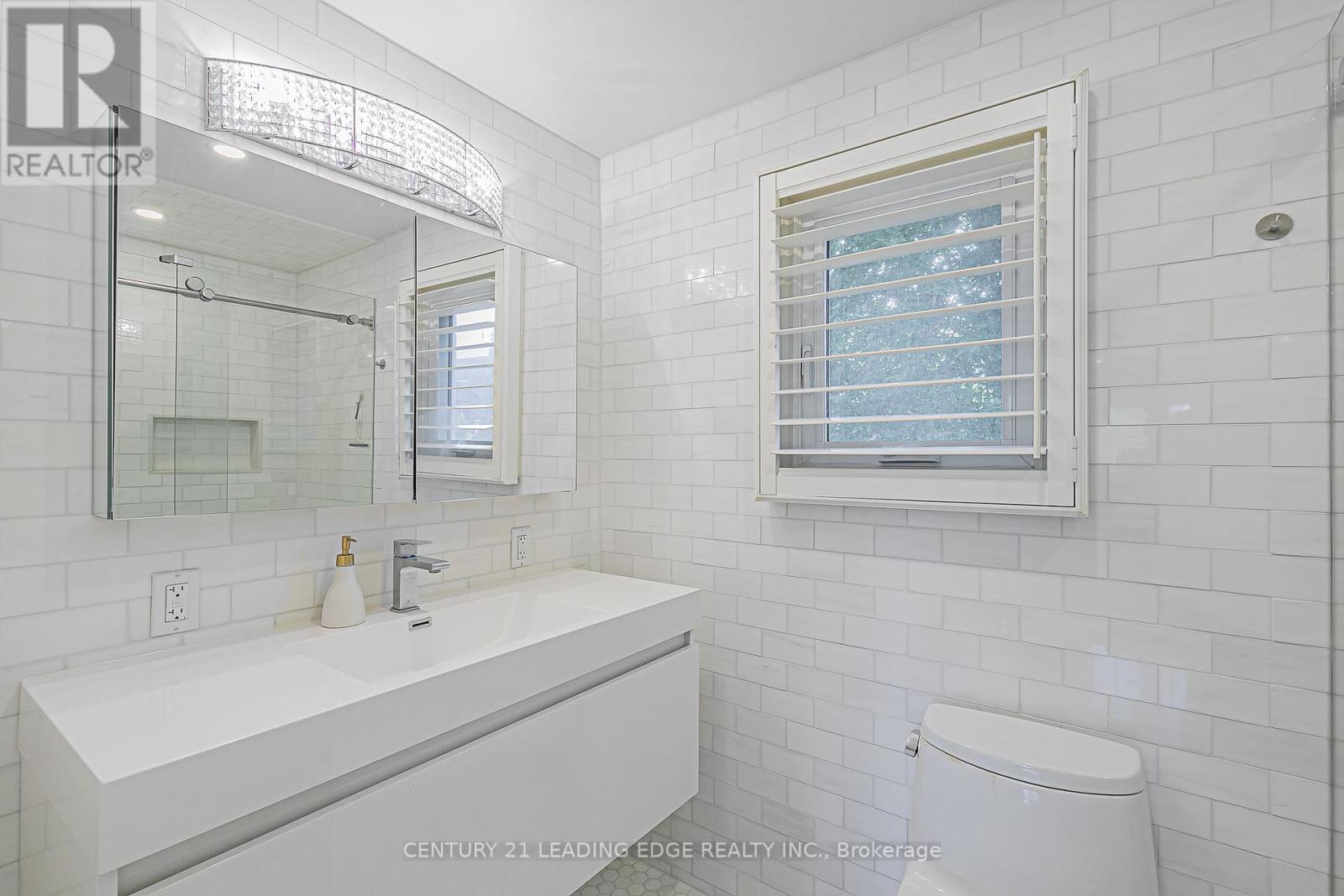 31 Twelve Oaks Drive, Aurora, Ontario  L4G 6J5 - Photo 28 - N12416452