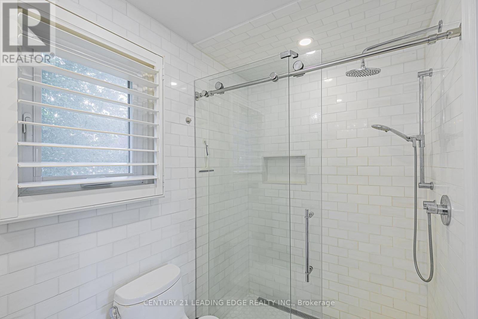 31 Twelve Oaks Drive, Aurora, Ontario  L4G 6J5 - Photo 29 - N12416452
