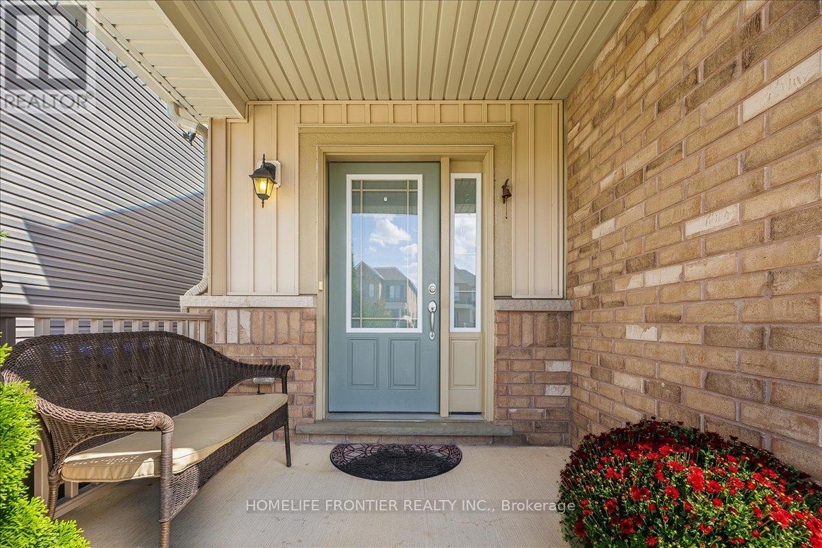 371 Langford Boulevard, Bradford West Gwillimbury, Ontario  L3Z 0P7 - Photo 2 - N12416457