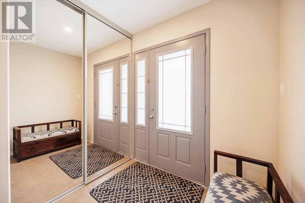 371 Langford Boulevard, Bradford West Gwillimbury, Ontario  L3Z 0P7 - Photo 4 - N12416457
