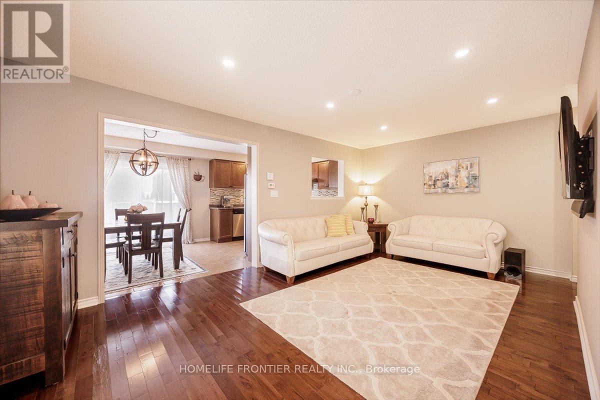 371 Langford Boulevard, Bradford West Gwillimbury, Ontario  L3Z 0P7 - Photo 6 - N12416457