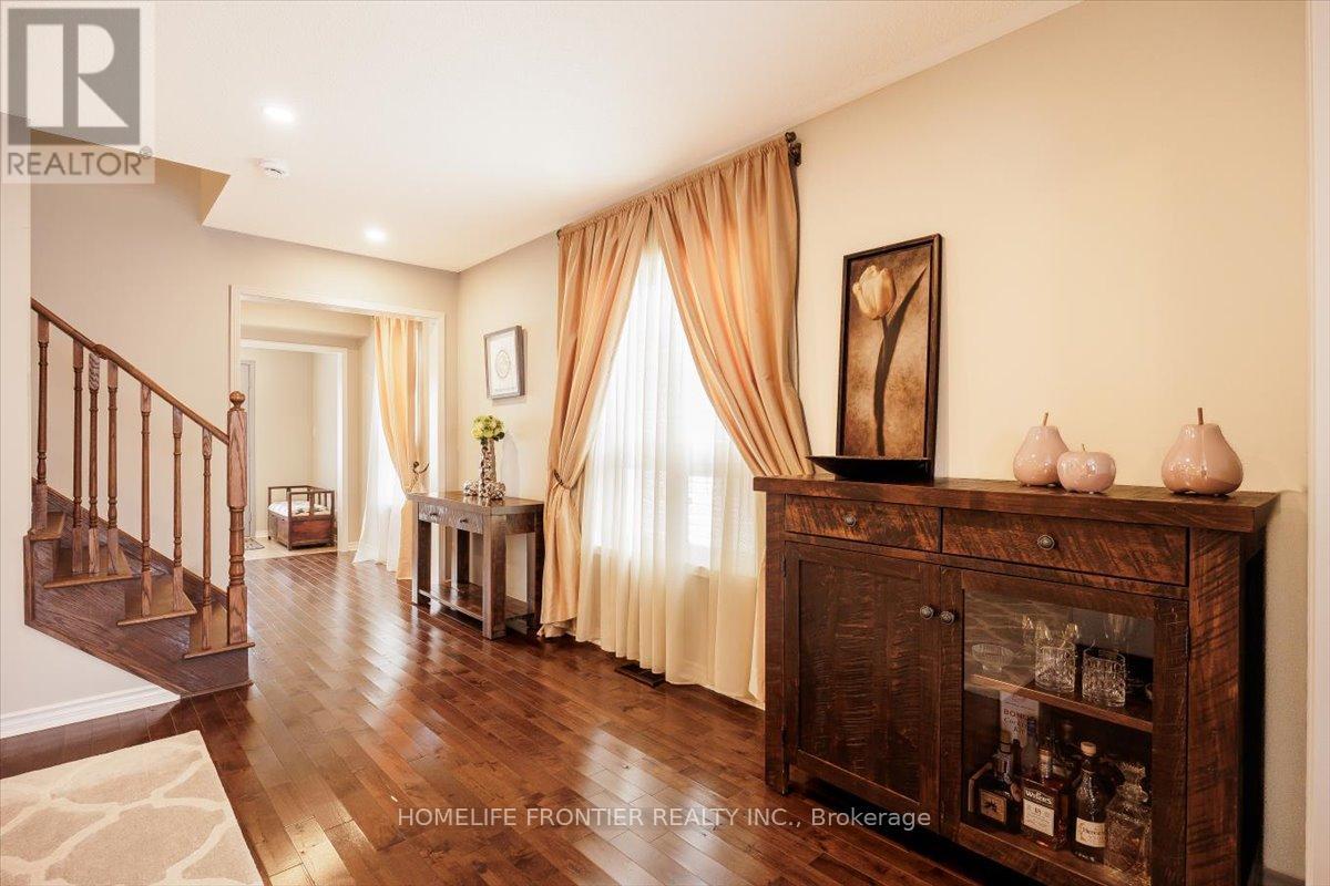 371 Langford Boulevard, Bradford West Gwillimbury, Ontario  L3Z 0P7 - Photo 9 - N12416457