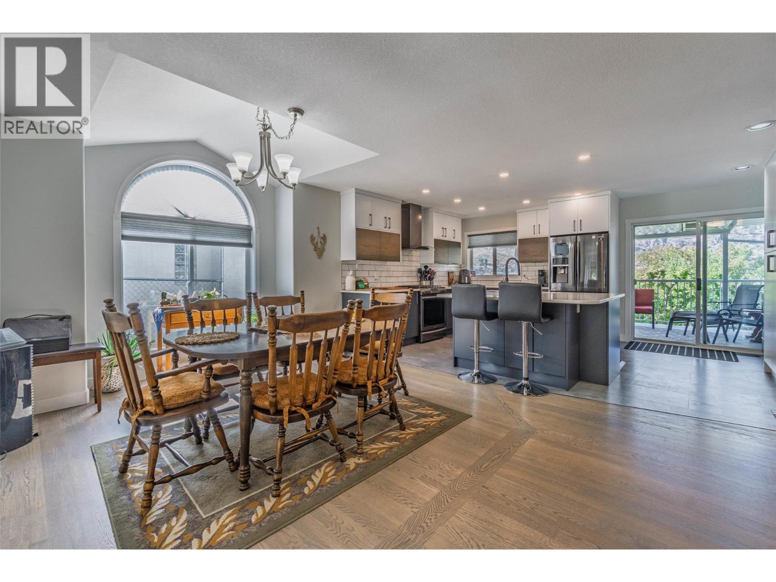 323 Riesling Place, Oliver, British Columbia  V0H 1T4 - Photo 2 - 10363355