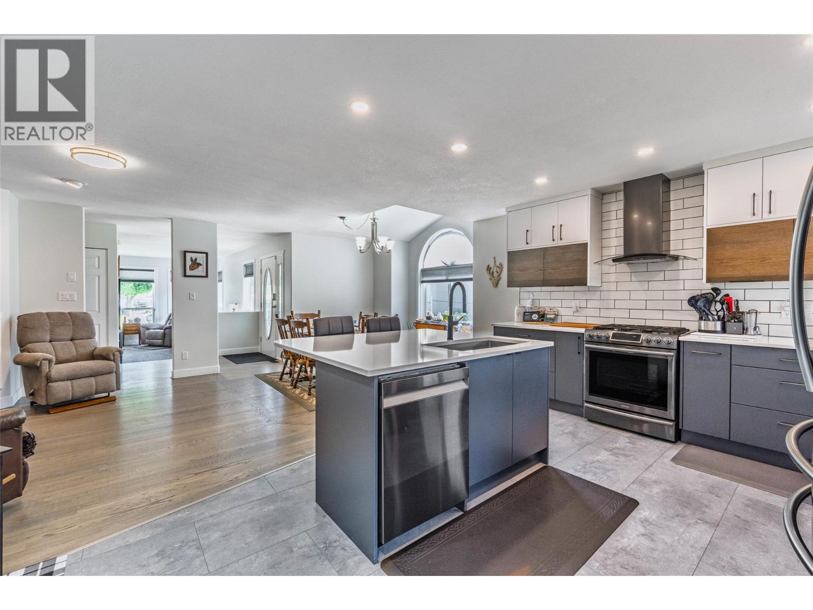 323 Riesling Place, Oliver, British Columbia  V0H 1T4 - Photo 6 - 10363355