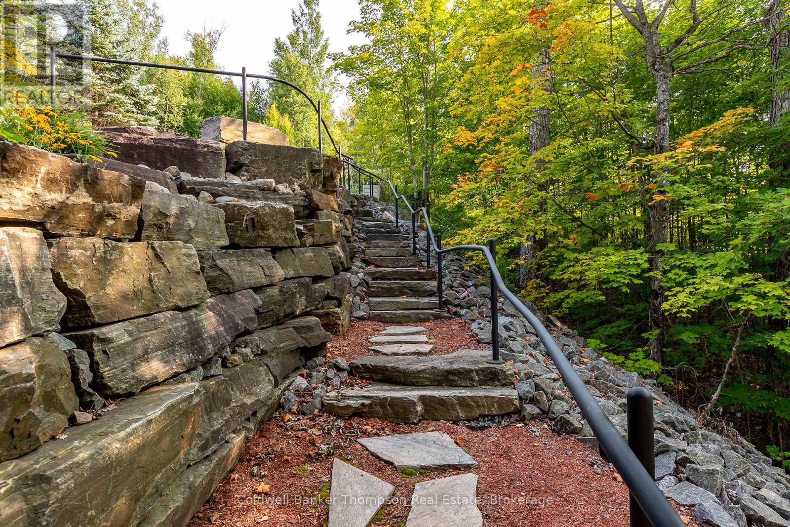 21 Deerhurst Highlands Drive, Huntsville, Ontario  P1H 1B1 - Photo 37 - X12416481