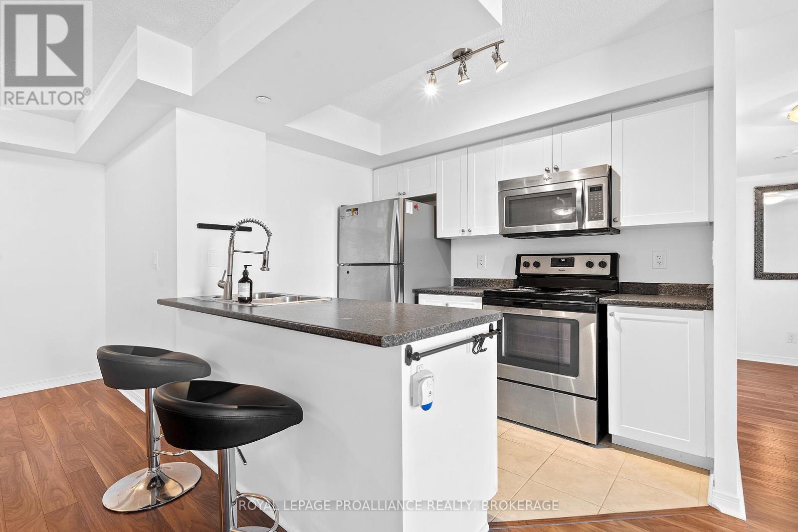 406 - 121 Queen Street, Kingston, Ontario  K7K 0G6 - Photo 13 - X12416489