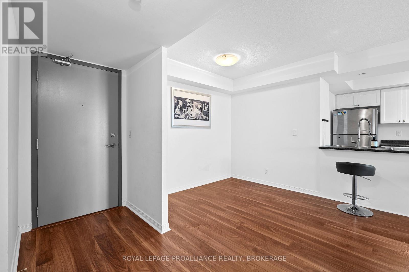 406 - 121 Queen Street, Kingston, Ontario  K7K 0G6 - Photo 3 - X12416489