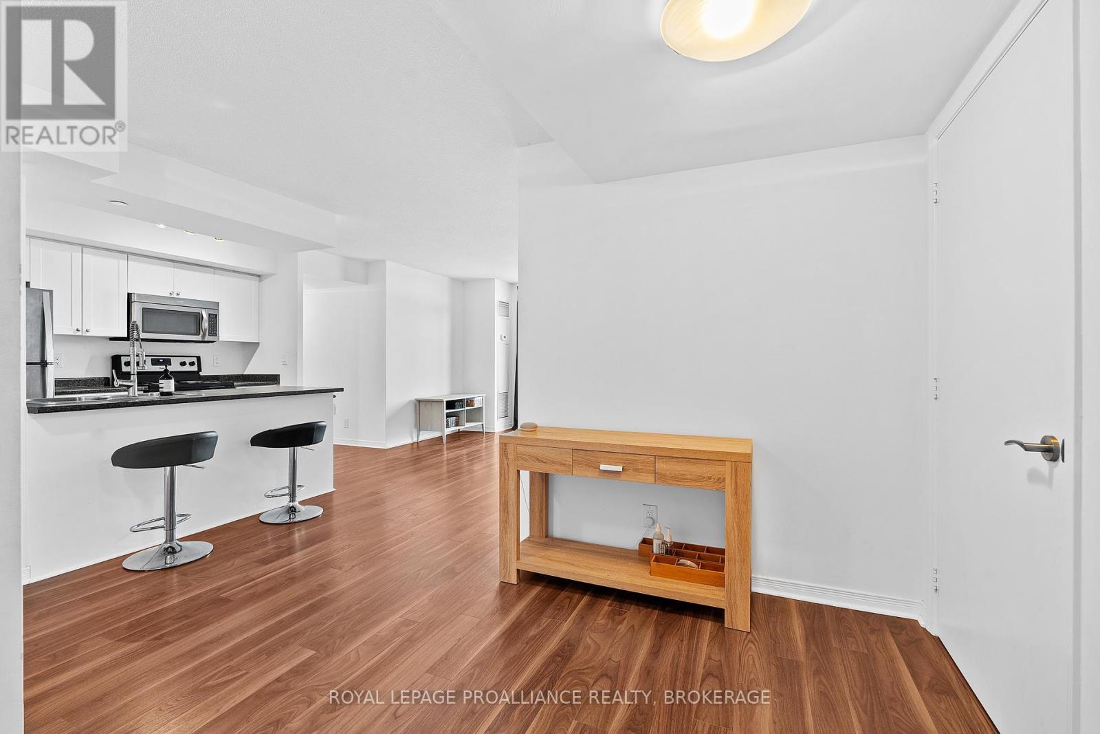 406 - 121 Queen Street, Kingston, Ontario  K7K 0G6 - Photo 4 - X12416489
