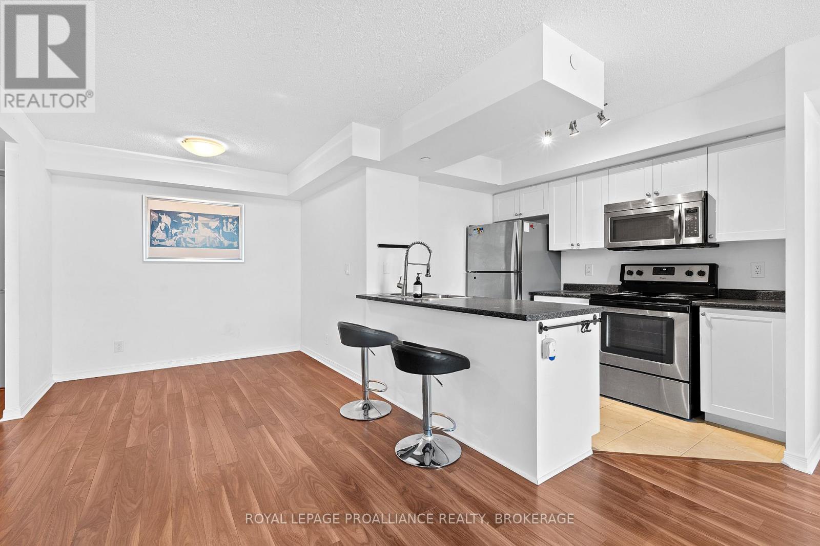 406 - 121 Queen Street, Kingston, Ontario  K7K 0G6 - Photo 5 - X12416489