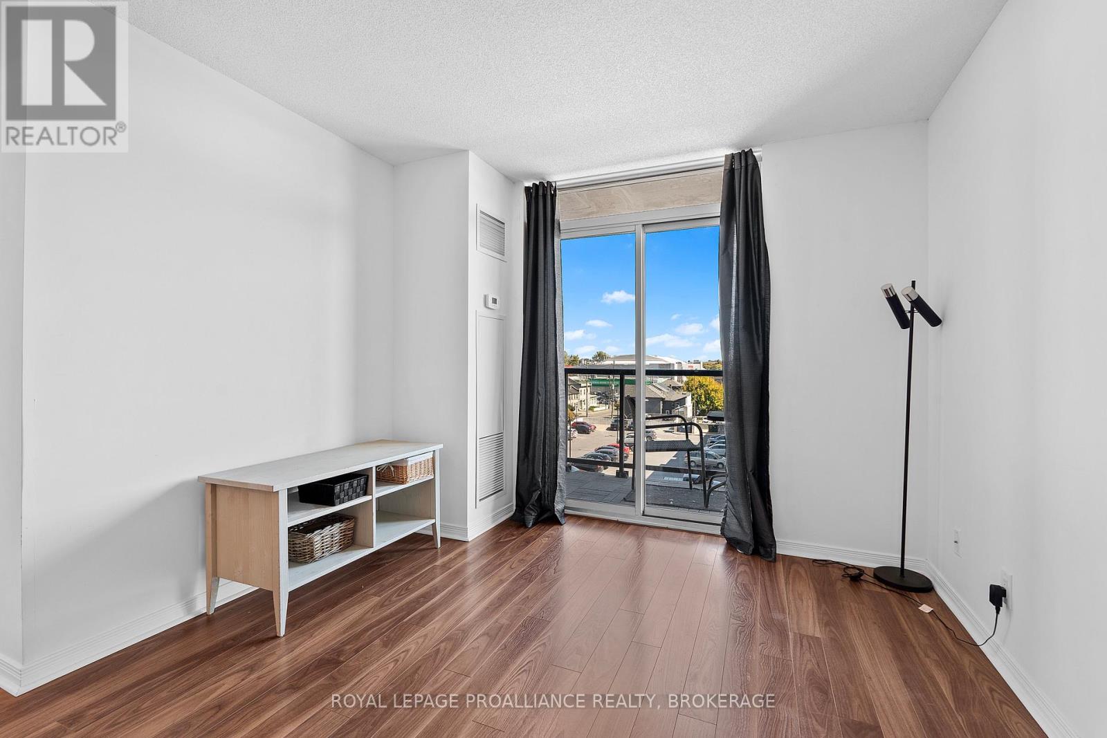 406 - 121 Queen Street, Kingston, Ontario  K7K 0G6 - Photo 8 - X12416489