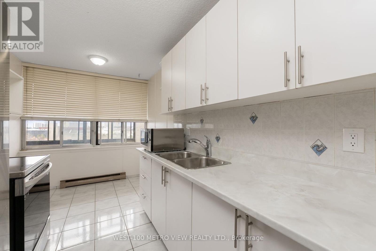 908 - 15 Kensington Road, Brampton, Ontario  L6T 3W2 - Photo 6 - W12416426