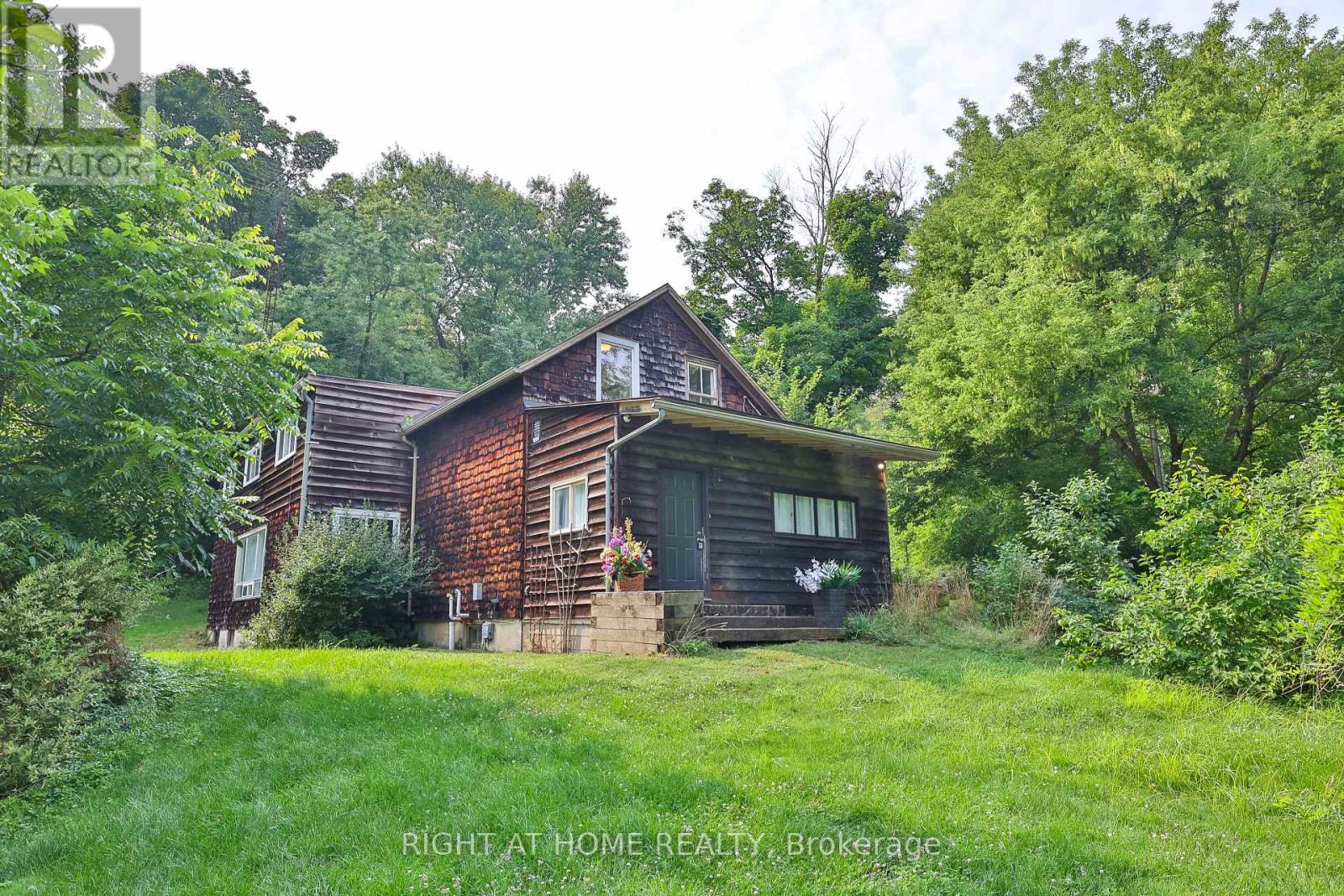 998 Sulphur Springs, Hamilton, Ontario  L9H 5E3 - Photo 16 - X12416448