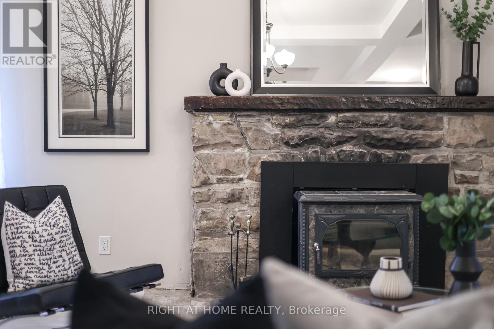 998 Sulphur Springs, Hamilton, Ontario  L9H 5E3 - Photo 7 - X12416448