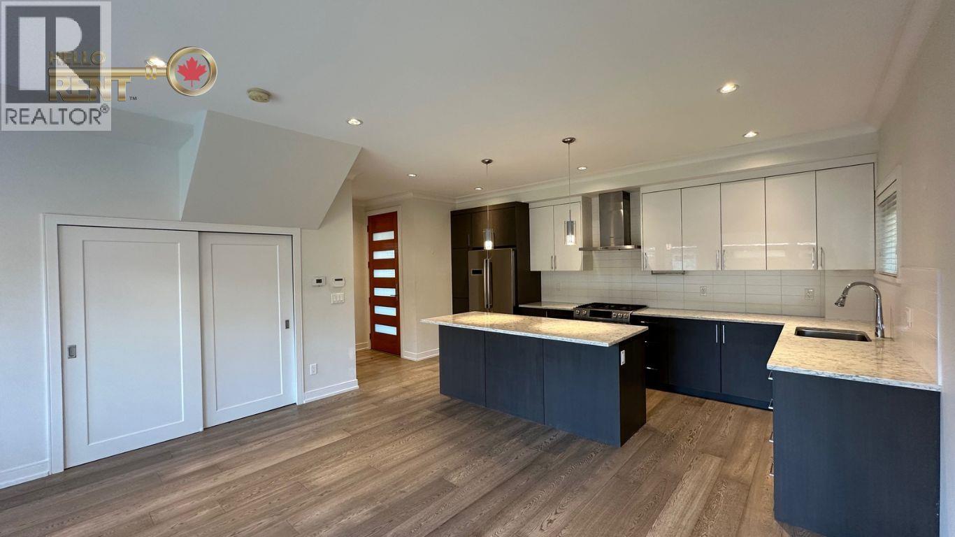 233 W 18th Street, North Vancouver, British Columbia  V7M 1W7 - Photo 3 - R3050219