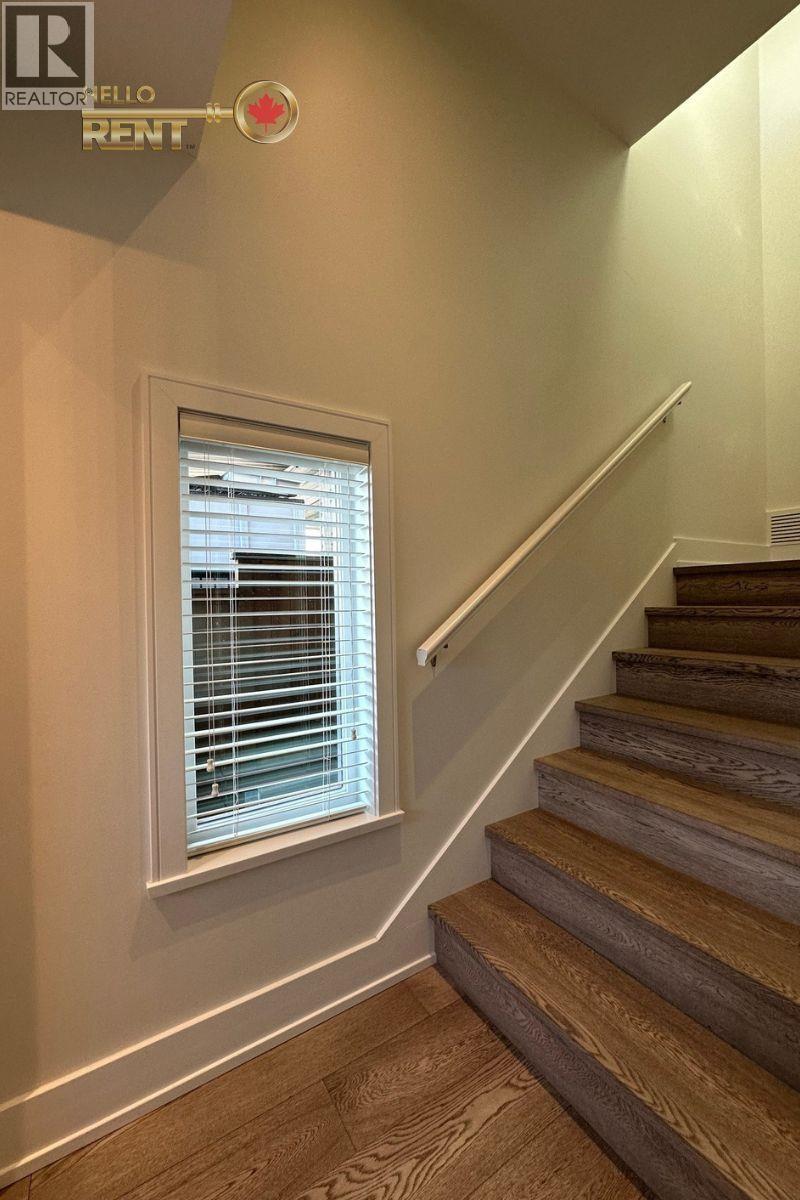 233 W 18th Street, North Vancouver, British Columbia  V7M 1W7 - Photo 8 - R3050219