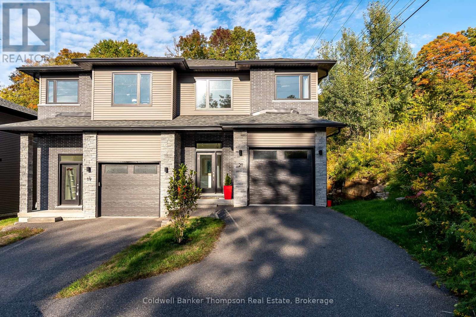21 Cascade Lane, Huntsville, Ontario  P1H 1Y3 - Photo 1 - X12401039