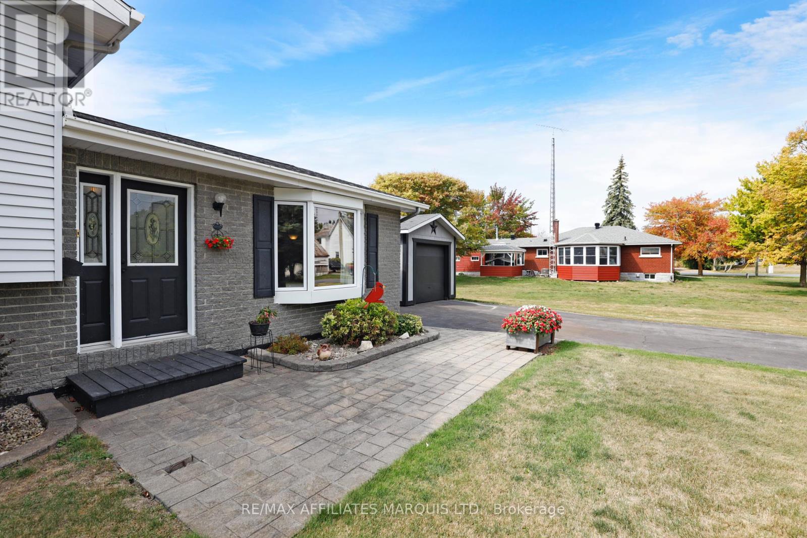 3294 St John Street N, North Stormont, Ontario  K0C 1E0 - Photo 3 - X12416501