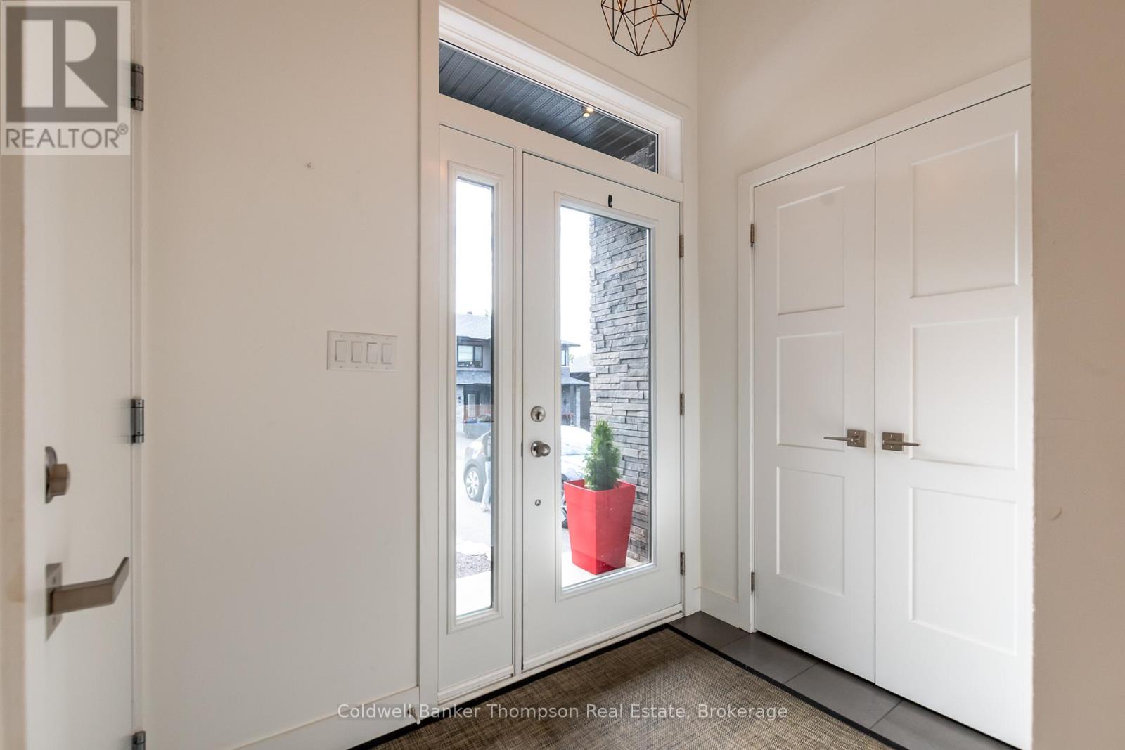 21 Cascade Lane, Huntsville, Ontario  P1H 1Y3 - Photo 3 - X12401039
