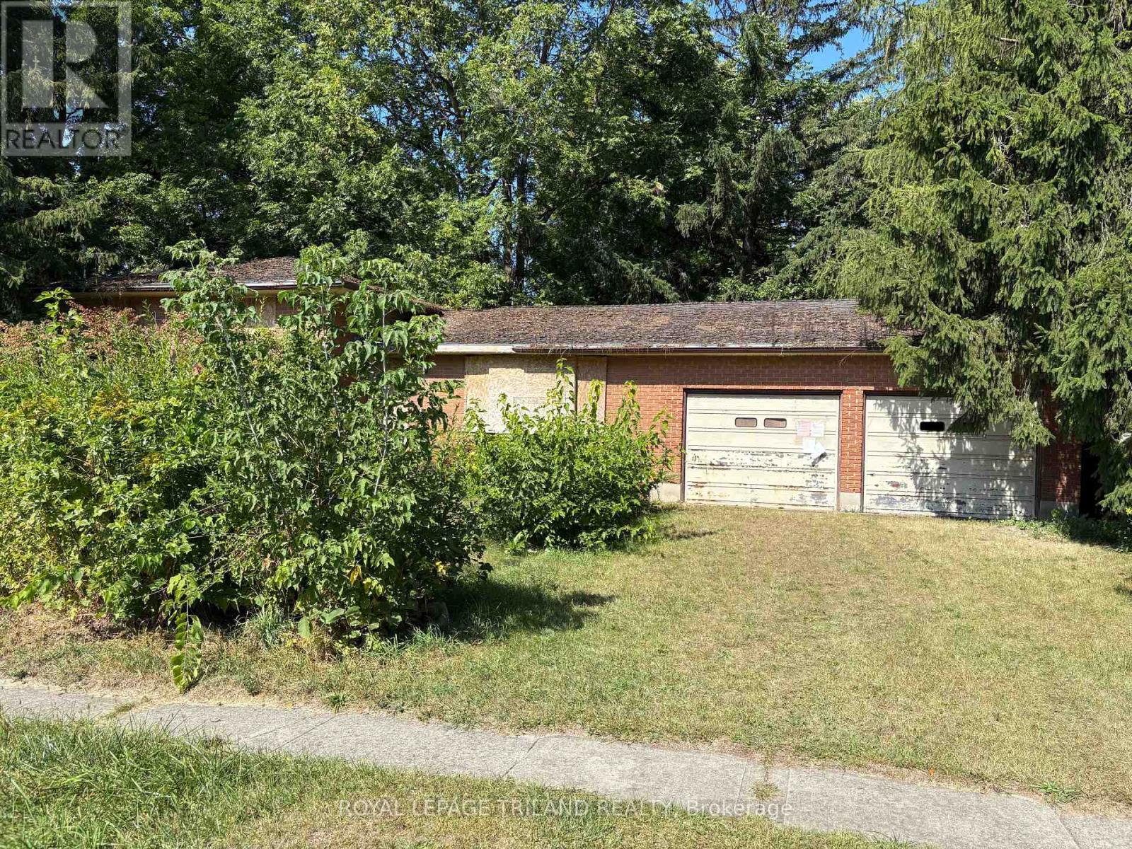 572 Churchill Crescent, Strathroy-Caradoc, Ontario  N0L 1W0 - Photo 2 - X12412800