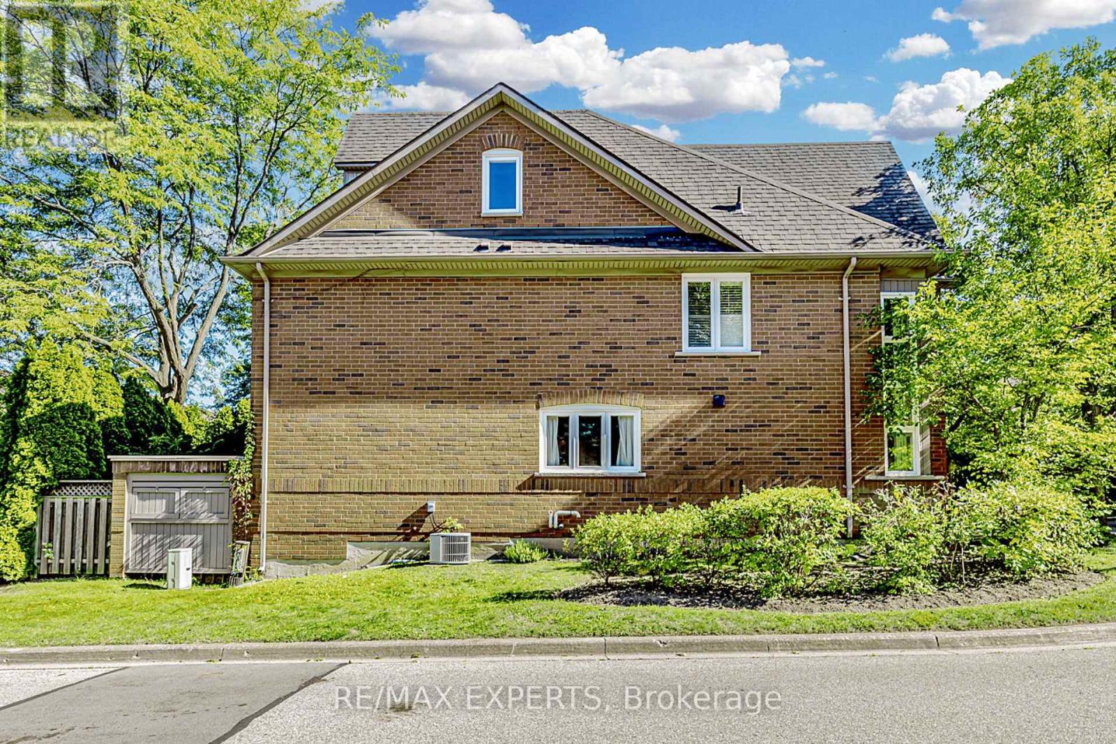17b - 1084 Queen Street W, Mississauga, Ontario  L5H 4K4 - Photo 2 - W12416459