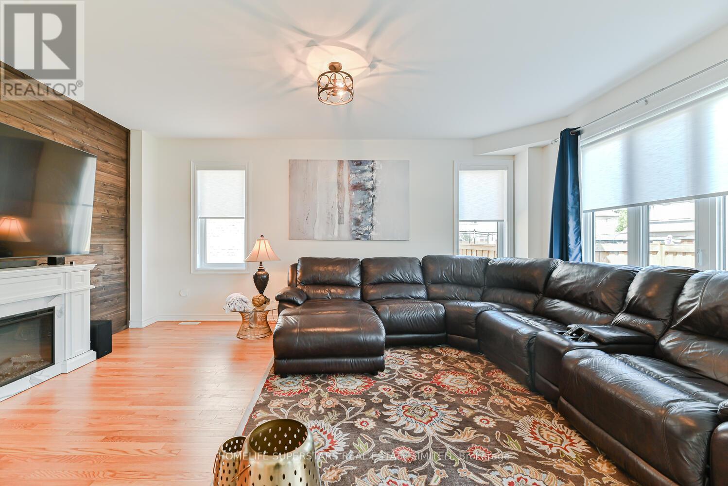 9 Academy Avenue, Wasaga Beach, Ontario  L9Z 1J4 - Photo 15 - S12416483